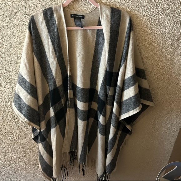 Banana Republic Jackets & Blazers - Banana Republic Poncho Wrap Sweater